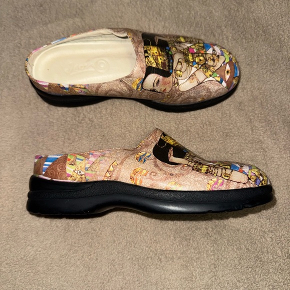 Icon Clogs/Slides - Picture 3 of 4